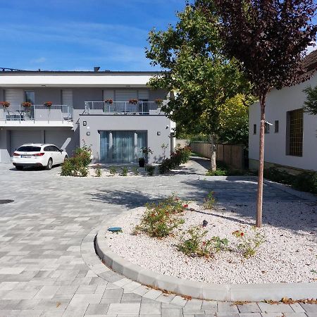 Linden Apartman 001 - Adults Only Mosonmagyaróvár Kültér fotó