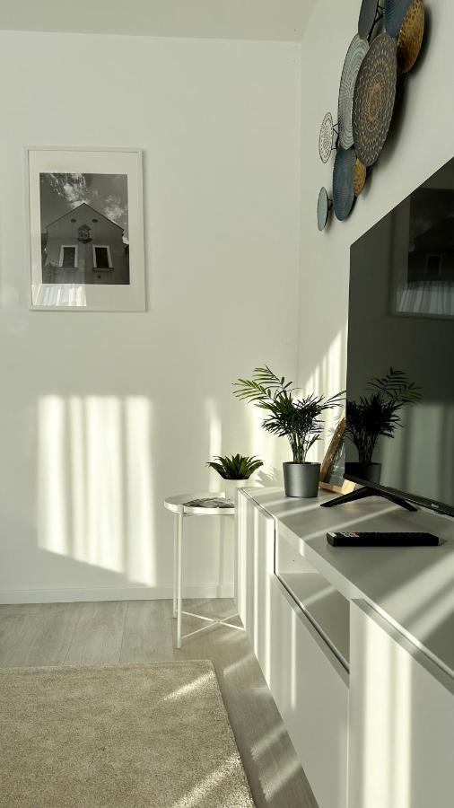 Linden Apartman 001 - Adults Only Mosonmagyaróvár Kültér fotó