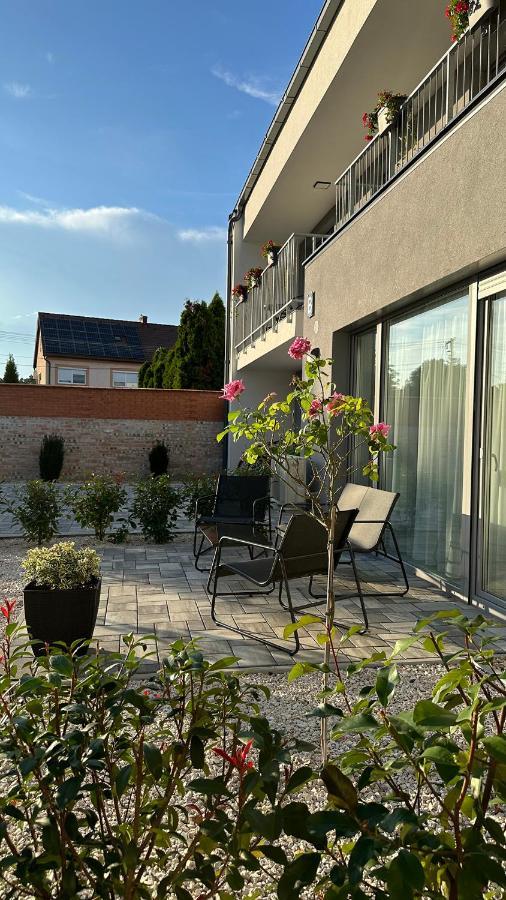 Linden Apartman 001 - Adults Only Mosonmagyaróvár Kültér fotó